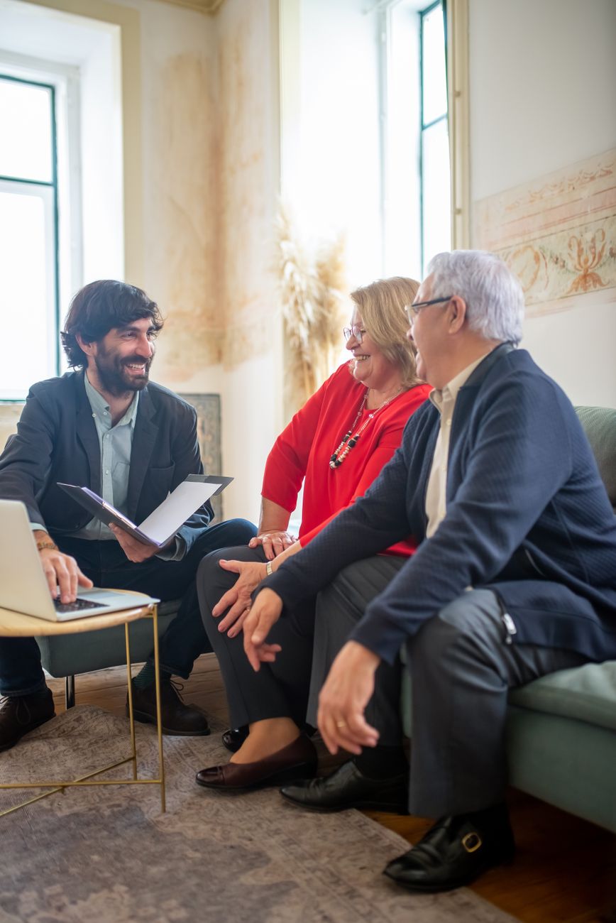 Conseiller Avelys en rendez-vous avec des clients